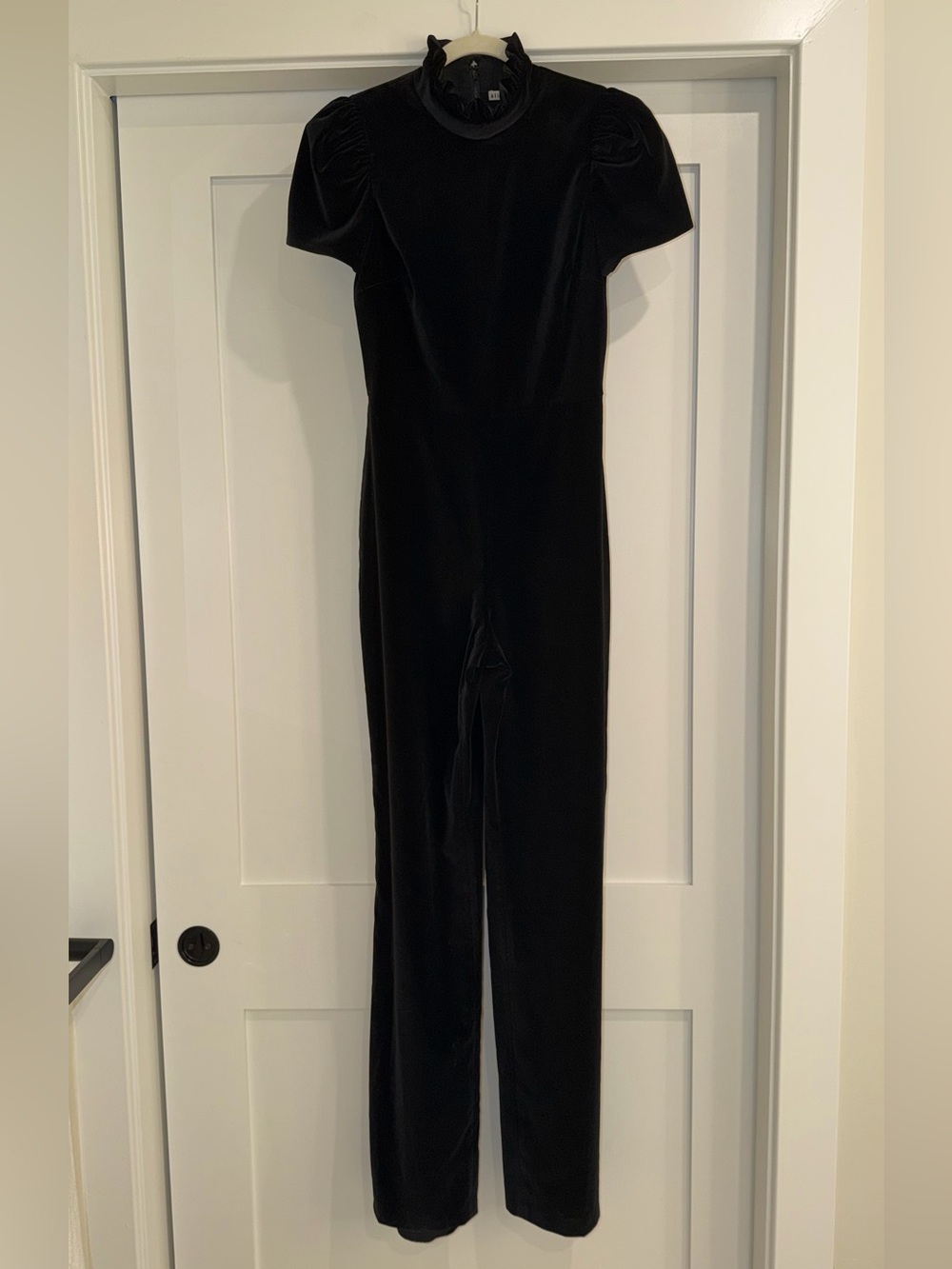 NWOT Alice + Olivia Jorah Black Velvet Puff Sleeve Wide Leg Jumpsuit
